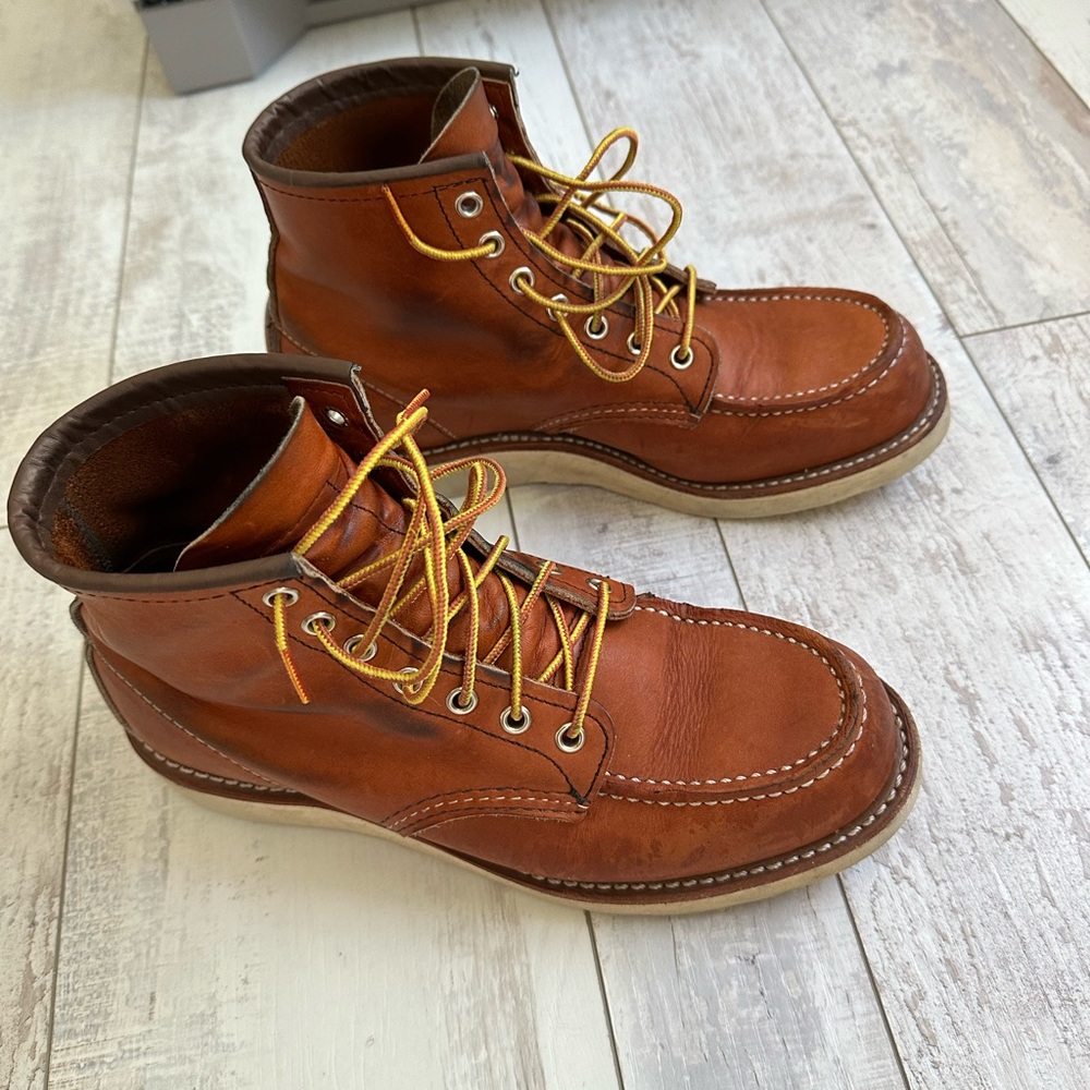 Red wing moc toe brown boots. Beautiful and classic look and feel.
